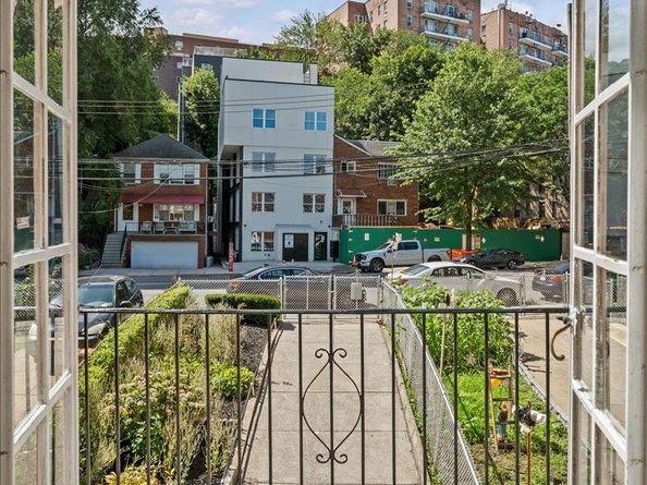 140 Van Cortlandt Park S, Bronx NY 10463