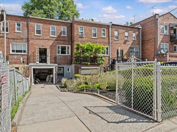 140 Van Cortlandt Park S, Bronx NY 10463