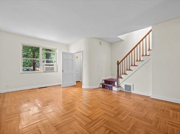 140 Van Cortlandt Park S, Bronx NY 10463