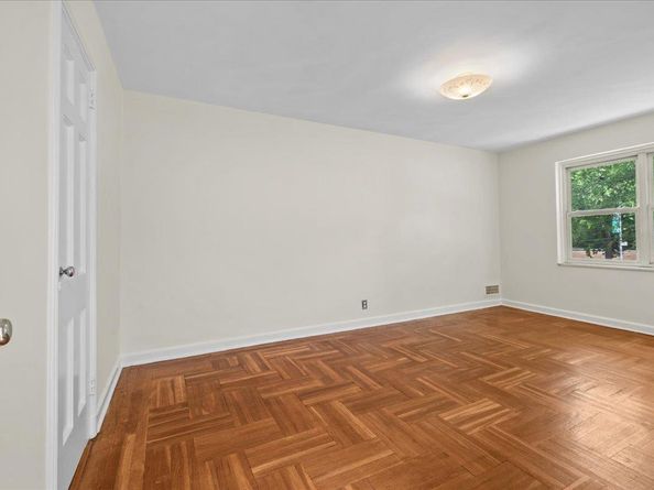 140 Van Cortlandt Park S, Bronx NY 10463