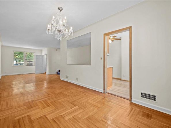 140 Van Cortlandt Park S, Bronx NY 10463