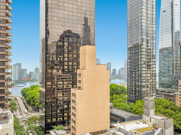 301 East 48th Street 19B, New York NY 10017