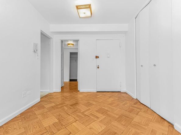 301 East 48th Street 19B, New York NY 10017