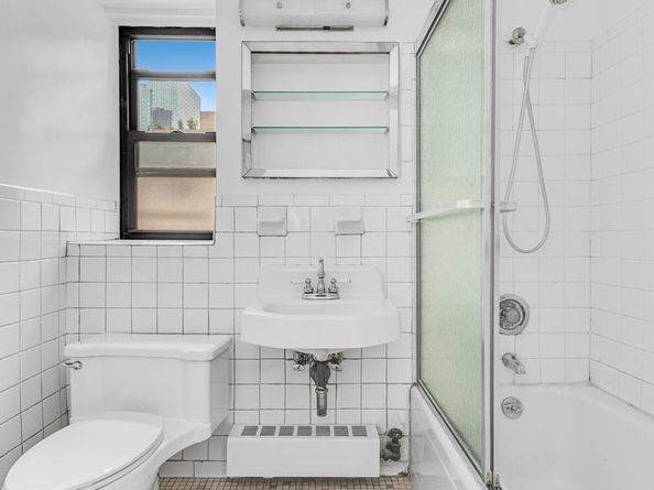 301 East 48th Street 19B, New York NY 10017