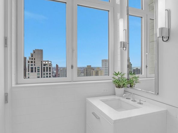 200 East 83rd Street 30B, New York NY 10028