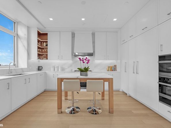 200 East 83rd Street 30B, New York NY 10028