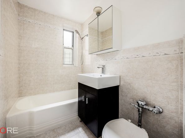 76-10 34th Avenue 3B, Queens NY 11372