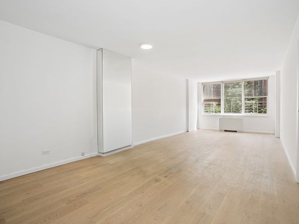 207 East 74th Street 2C, New York NY 10021