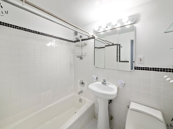 211 Thompson Street 4C, New York NY 10012