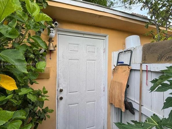 832 E 20th St, Hialeah FL 33013