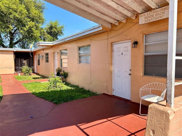 2013 Washington Ave, Opa-Locka FL 33054