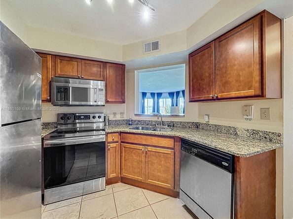 2647 NW 33rd St 2306, Oakland Park FL 33309