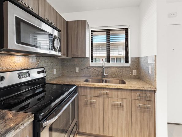 2924 Day Ave N311, Miami FL 33133