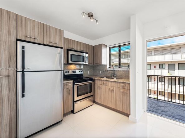 2924 Day Ave N311, Miami FL 33133