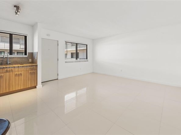 2924 Day Ave N311, Miami FL 33133