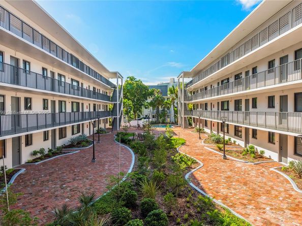 2924 Day Ave N311, Miami FL 33133