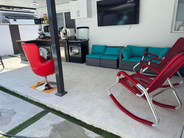 729 E 23rd St, Hialeah FL 33013