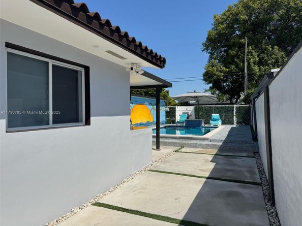 729 E 23rd St, Hialeah FL 33013