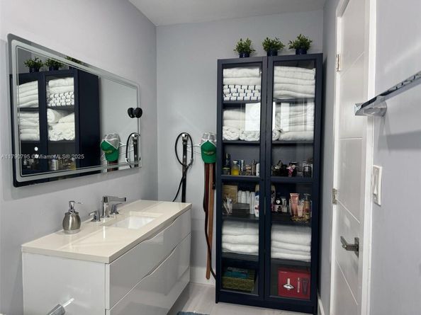 729 E 23rd St, Hialeah FL 33013