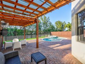 10371 NW 10th St, Miami FL 33172