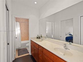10371 NW 10th St, Miami FL 33172