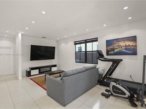 10371 NW 10th St, Miami FL 33172