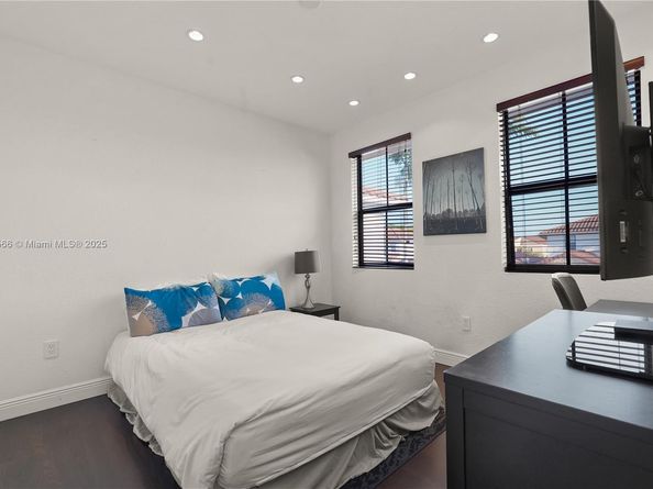 10371 NW 10th St, Miami FL 33172