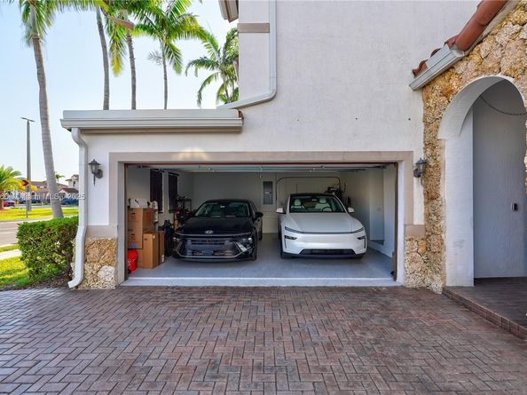 10371 NW 10th St, Miami FL 33172