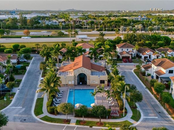 10371 NW 10th St, Miami FL 33172
