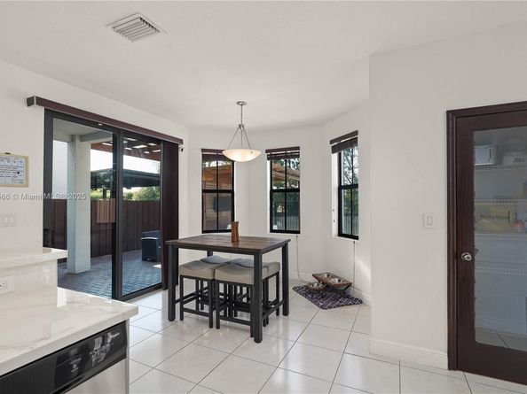10371 NW 10th St, Miami FL 33172