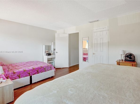 13731 SW 84th St B, Miami FL 33183