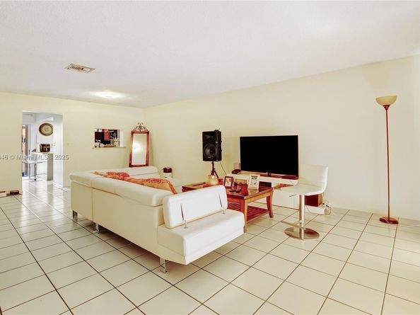 13731 SW 84th St B, Miami FL 33183