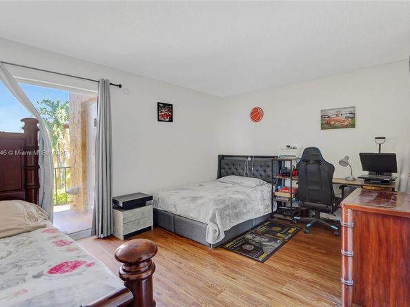 13731 SW 84th St B, Miami FL 33183