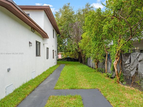742 NW 70th St, Miami FL 33150