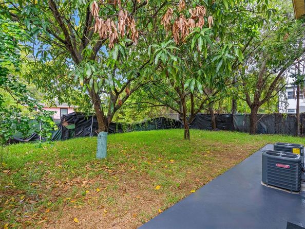 742 NW 70th St, Miami FL 33150