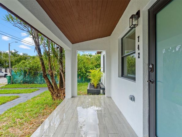 742 NW 70th St, Miami FL 33150