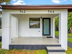 742 NW 70th St, Miami FL 33150