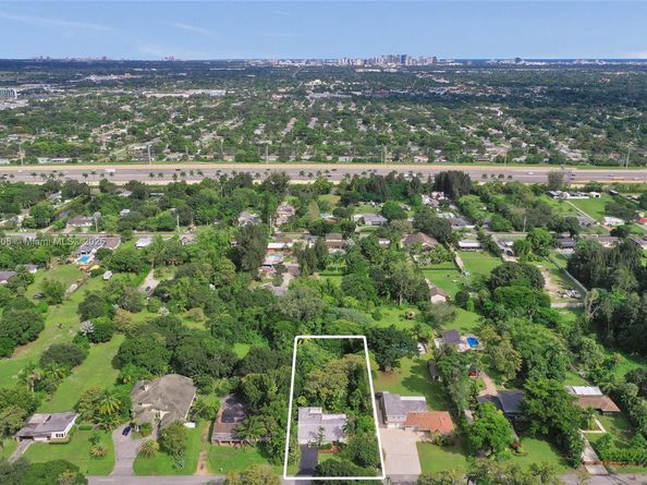 332 Bayberry Dr, Plantation FL 33317