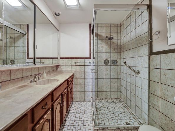 332 Bayberry Dr, Plantation FL 33317