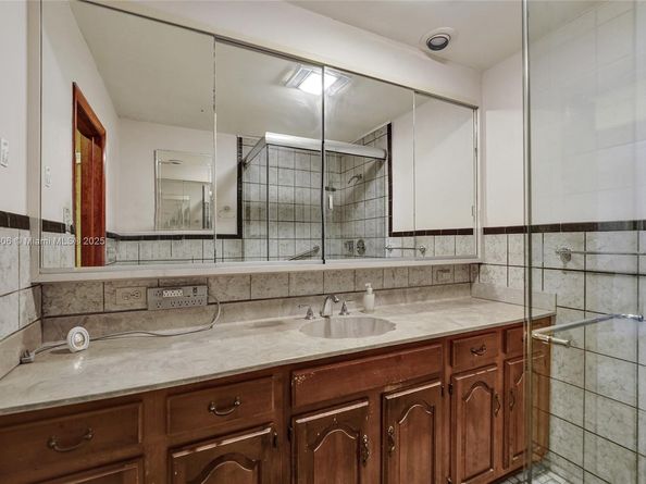 332 Bayberry Dr, Plantation FL 33317