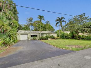 332 Bayberry Dr, Plantation FL 33317