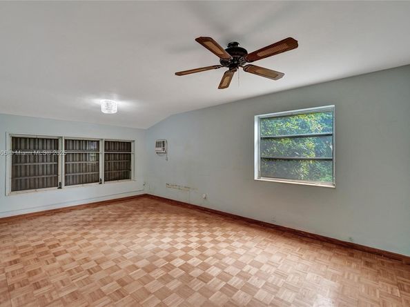 332 Bayberry Dr, Plantation FL 33317