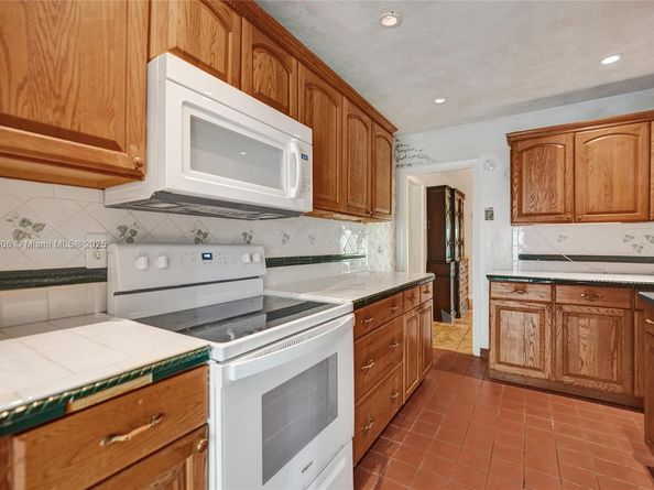 332 Bayberry Dr, Plantation FL 33317