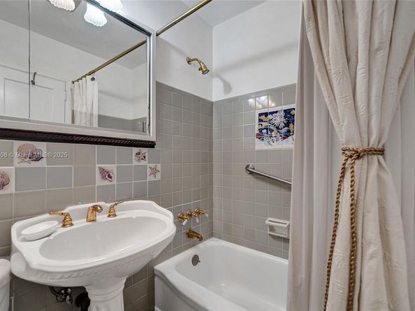 332 Bayberry Dr, Plantation FL 33317