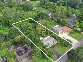 332 Bayberry Dr, Plantation FL 33317
