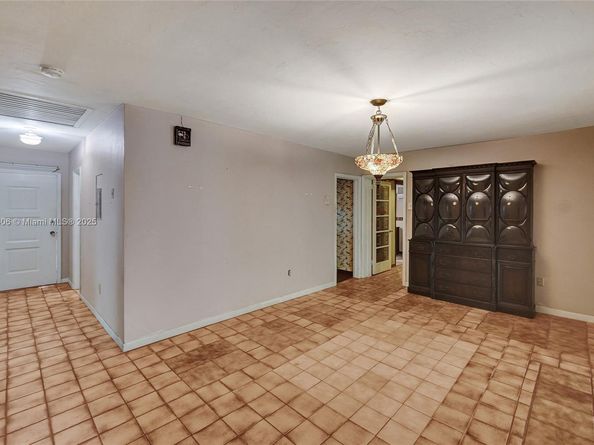 332 Bayberry Dr, Plantation FL 33317