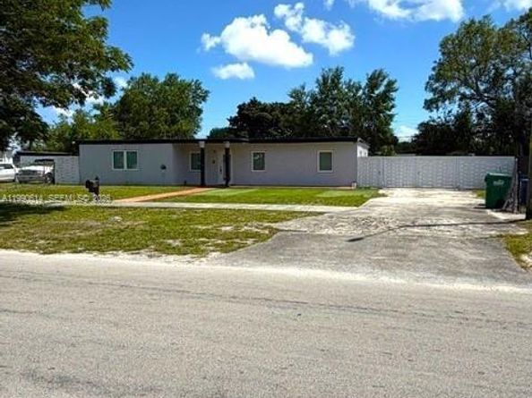 15825 E Bunche Park Dr, Miami Gardens FL 33054