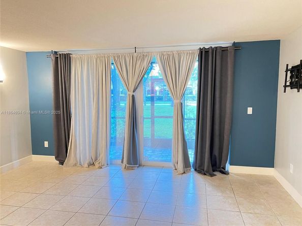 6800 Cypress Rd 101, Plantation FL 33317