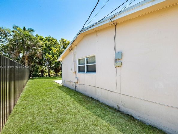 1560 NW Sunset Strip, Sunrise FL 33313