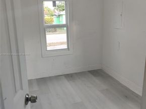 2103 NW 57th St, Miami FL 33142